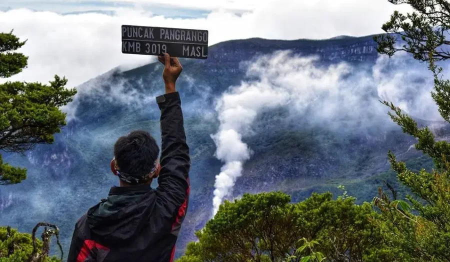 Pendaki Gunung Gede Pangrango